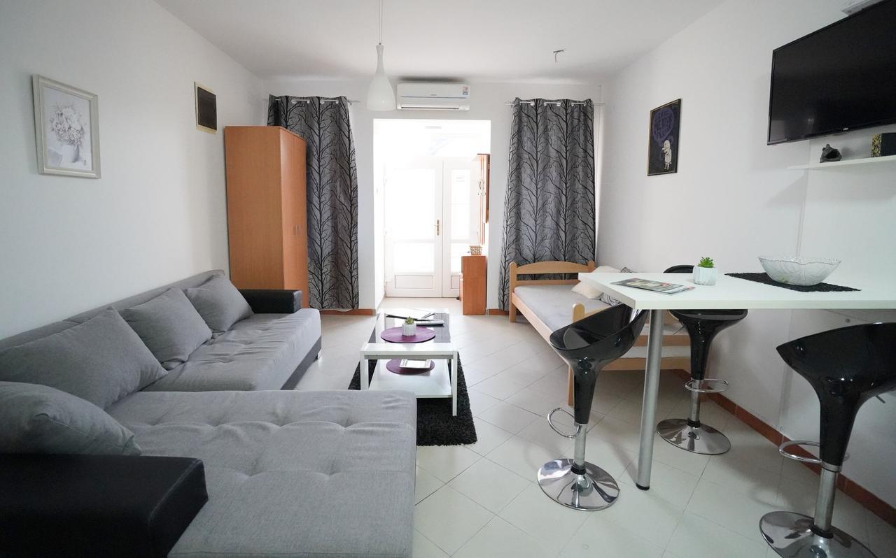 Iva Studio-Apartment Kladovo Exteriör bild